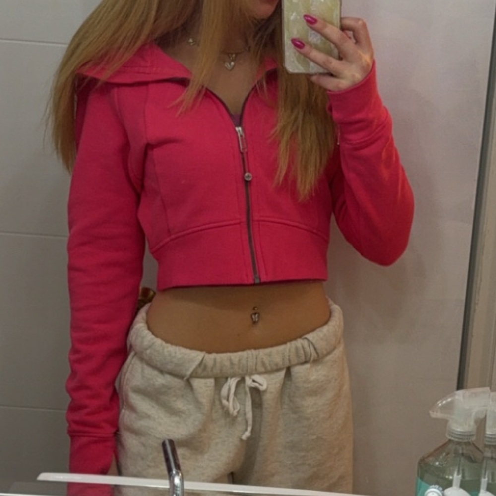 Rare Lululemon scuba full zip cropped hoodie in color lip gloss, worn once